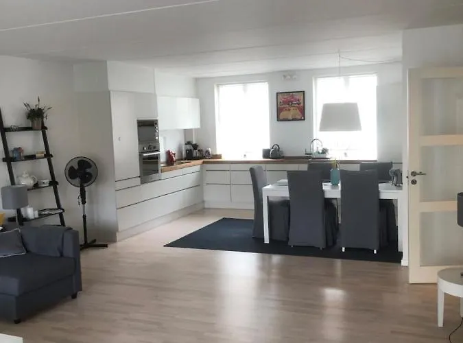 VIKTORIAGADE, 2 FULL BATHROOMs